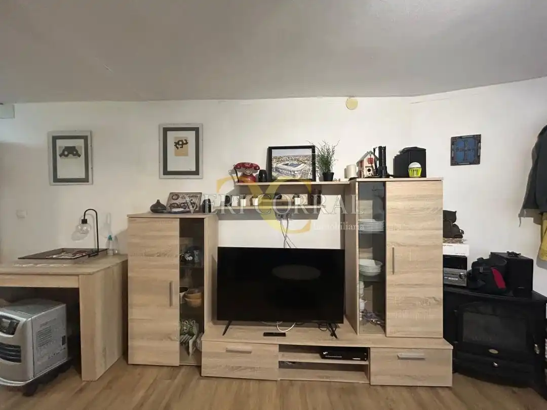 Sala d'estar de Casa adosada en venda en Llanes amb Calefacció i Moblat