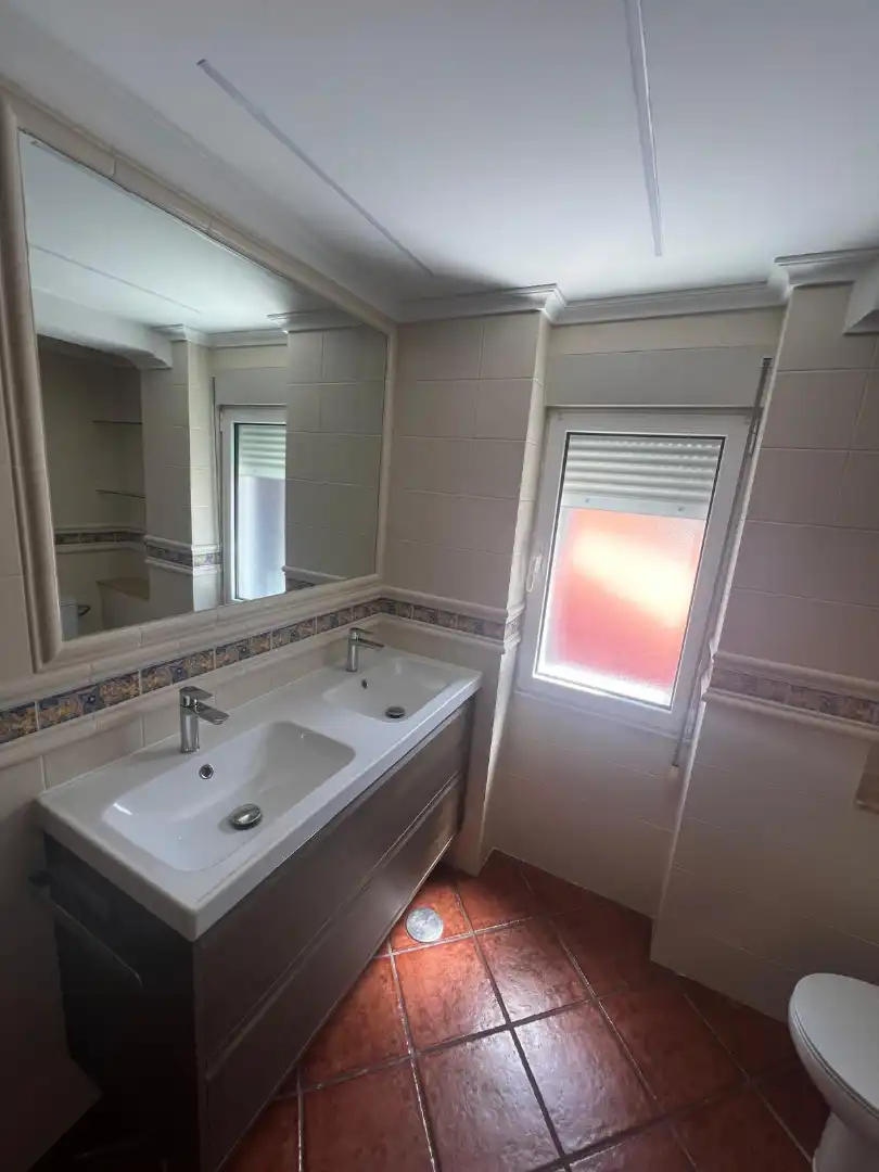 Bany de Pis en venda en Gijón  amb Parquet i Alarma