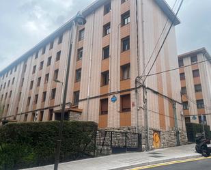 Vista exterior de Pis en venda en Bilbao  amb Calefacció, Jardí privat i Terrassa