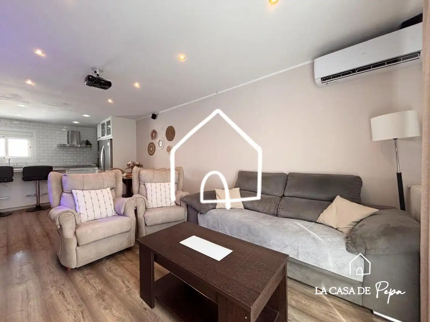 Wohnzimmer von Dachboden zum Verkauf in Viladecans mit Klimaanlage, Heizung und Parkett