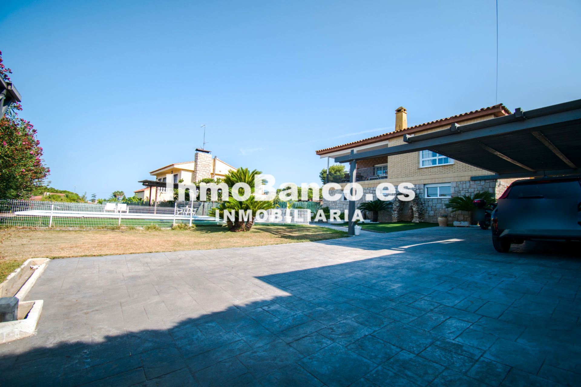 Vista exterior de Casa o xalet de lloguer en Torrent amb Aire condicionat, Calefacció i Jardí privat