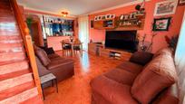 Sala d'estar de Casa adosada en venda en El Vendrell amb Calefacció, Terrassa i Balcó