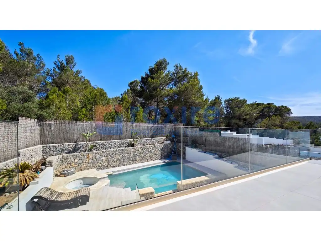 Piscina de Casa o xalet en venda en Santa Eulària des Riu amb Aire condicionat, Jardí privat i Terrassa