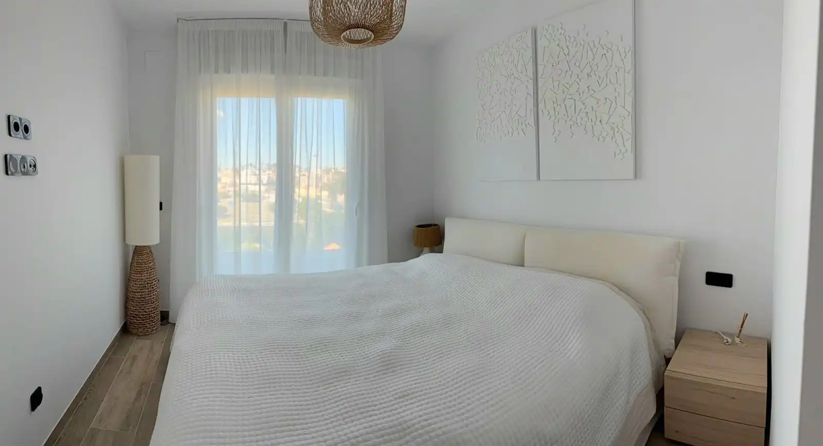 Schlafzimmer von Wohnungen zur Miete in Torrevieja mit Klimaanlage, Terrasse und Abstellraum
