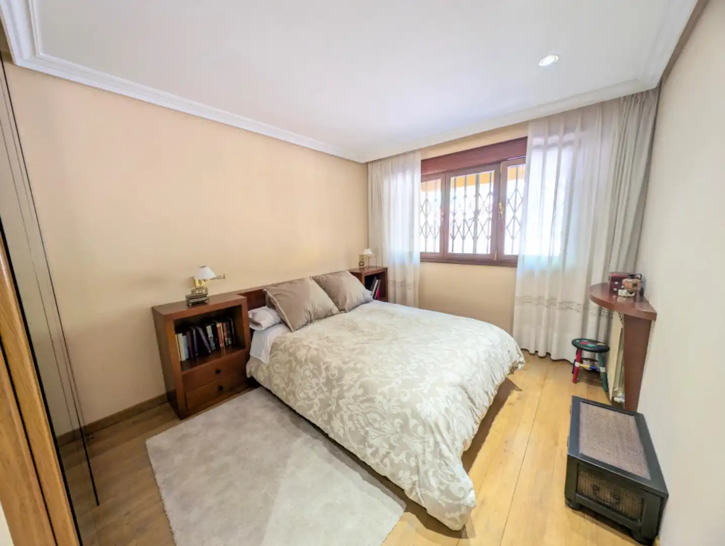 Dormitori de Casa o xalet en venda en Aller amb Calefacció, Jardí privat i Terrassa