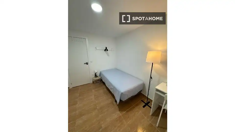 Habitación de Piso de alquiler en Alicante / Alacant con Aire acondicionado, Calefacción y Amueblado