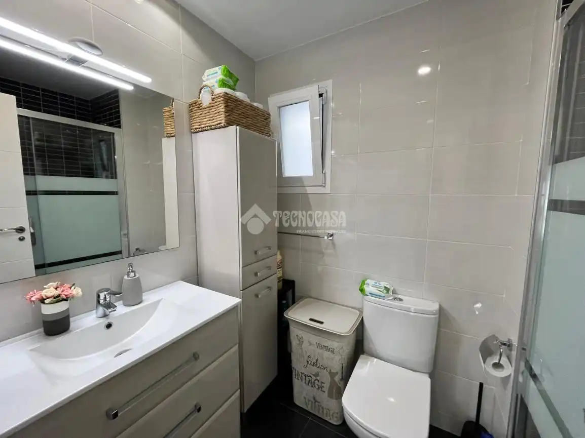 Baño de Piso en venta en Alcalá de Henares con Aire acondicionado, Calefacción y Terraza