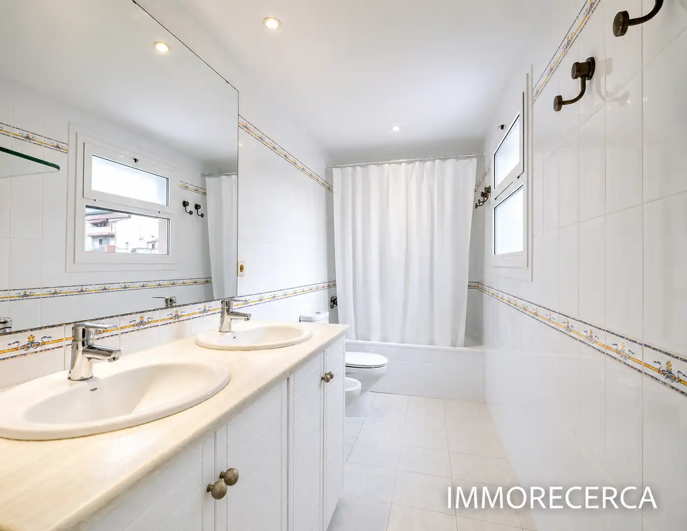 Badezimmer von Haus oder Chalet zur Miete in L'Estartit mit Klimaanlage, Heizung und Privatgarten
