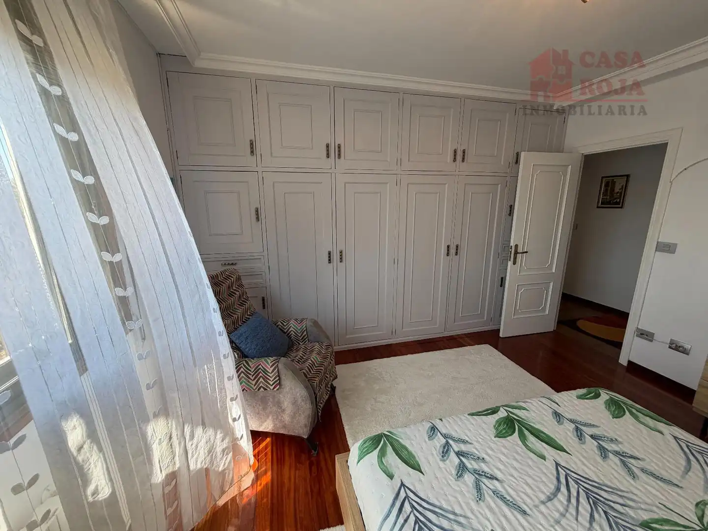 Dormitori de Casa o xalet en venda en Cangas  amb Calefacció, Terrassa i Moblat