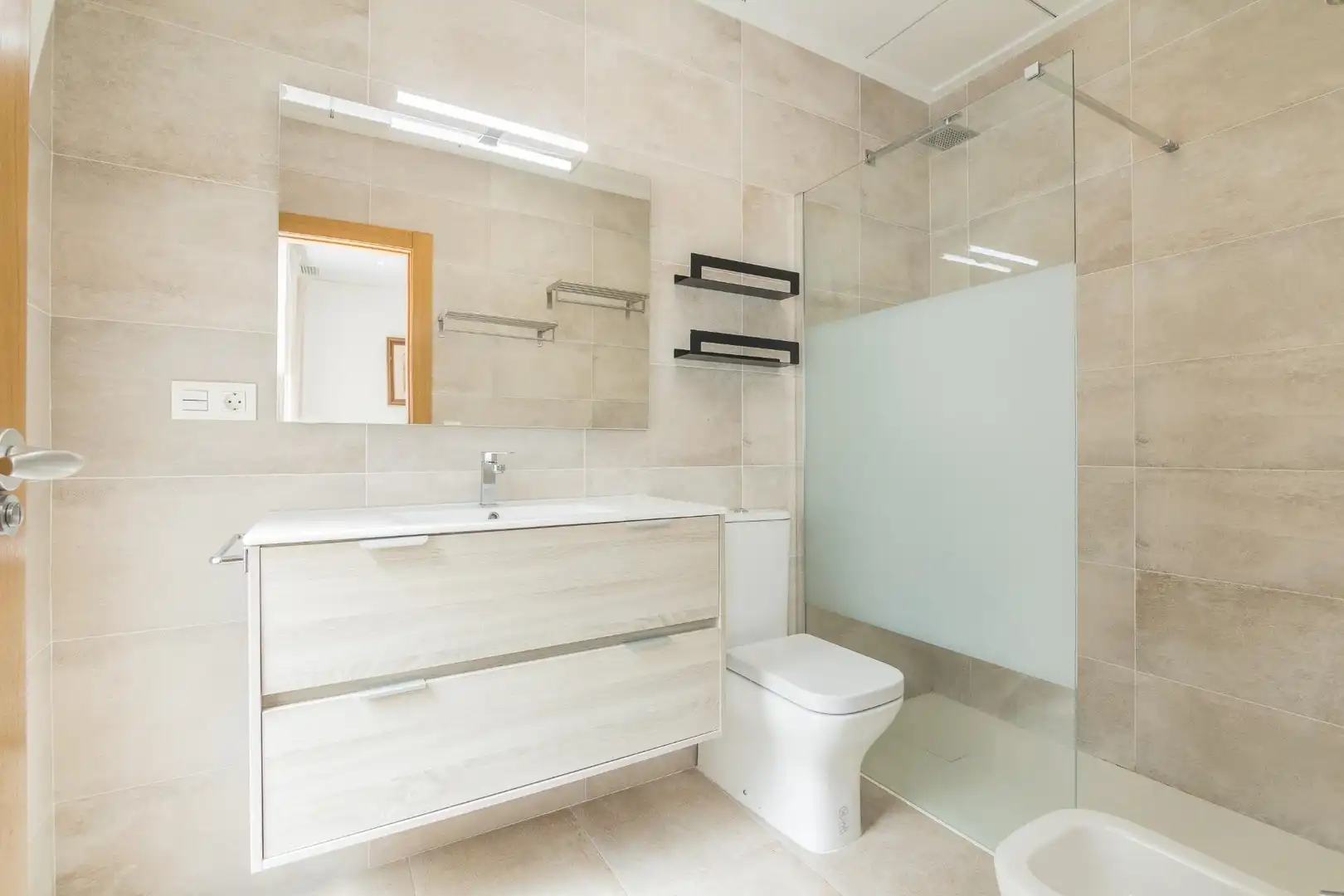Bathroom of Flat for sale in Elche / Elx  with Air Conditioner, Heating and Storage room