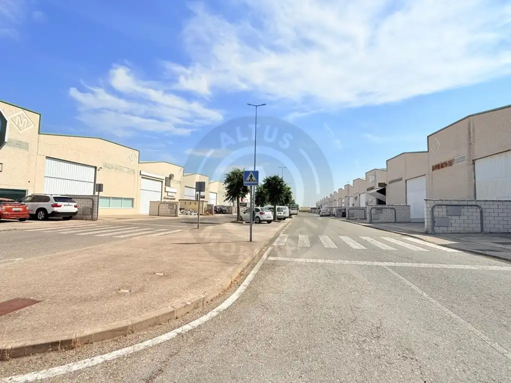 Außenansicht von Fabrikhallen zum Verkauf in Cáceres
