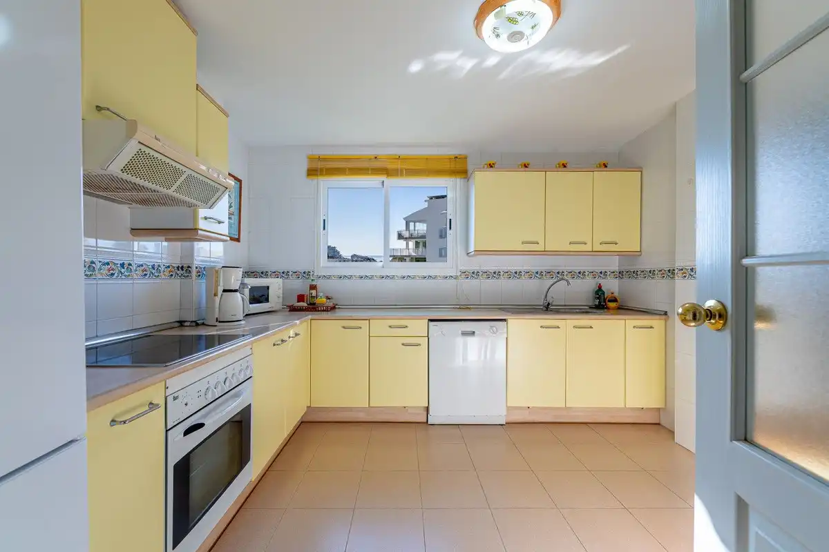 Kitchen of Apartments for sale in Benalmádena  with Terrace and Community pool