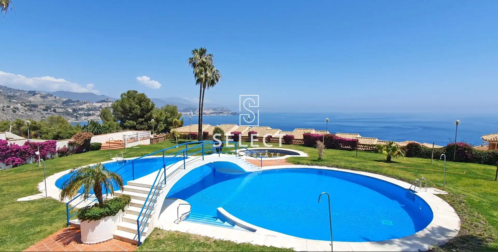Piscina de Apartamento en venta en Almuñécar con Aire acondicionado, Calefacción y Jardín privado