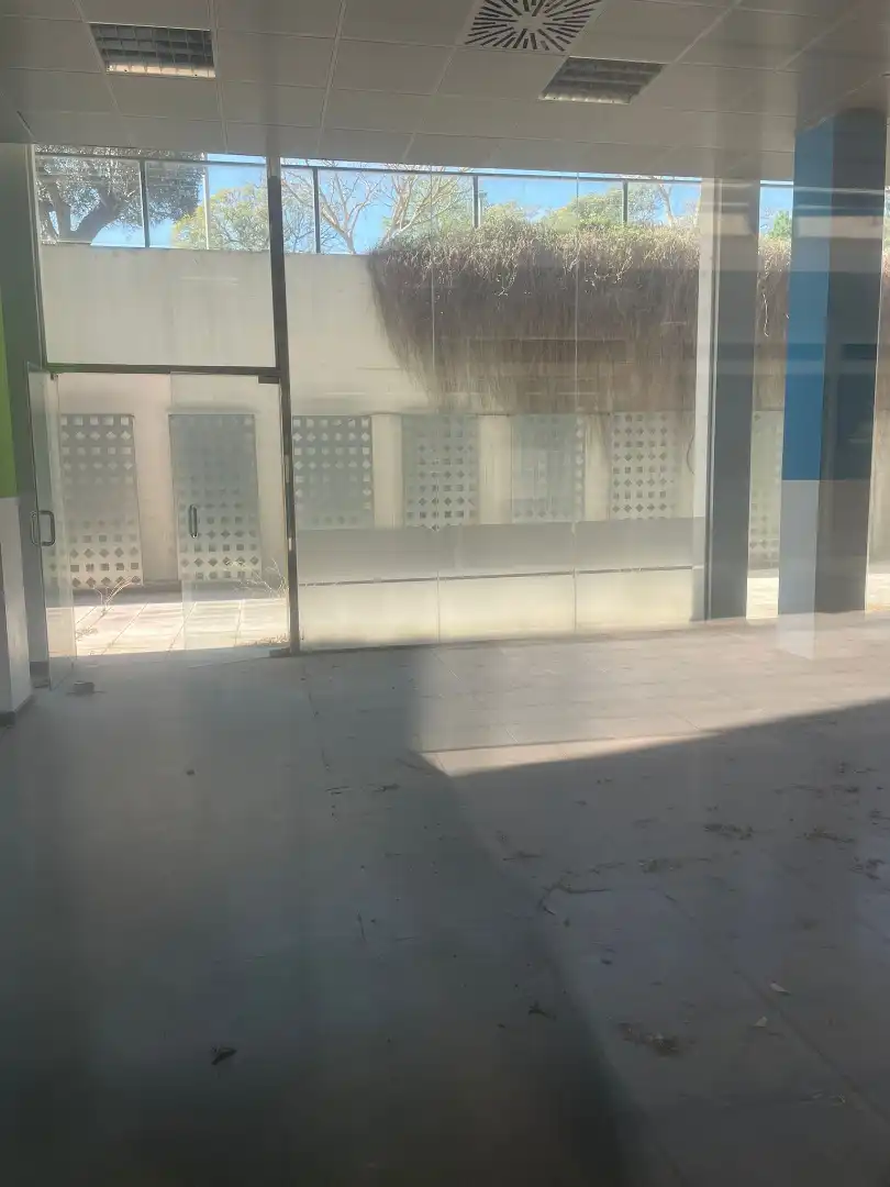 Local comercial en venda a Carrer Blaise Pascal, imagen 3