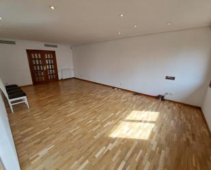 Living room of Flat to rent in  Zaragoza Capital  with Air Conditioner, Heating and Parquet flooring