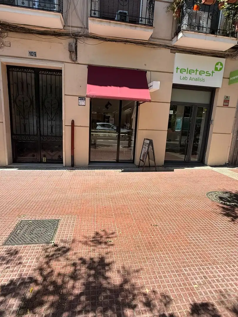 Local comercial en traspàs a Calle de Santa Engracia 109, imagen 2
