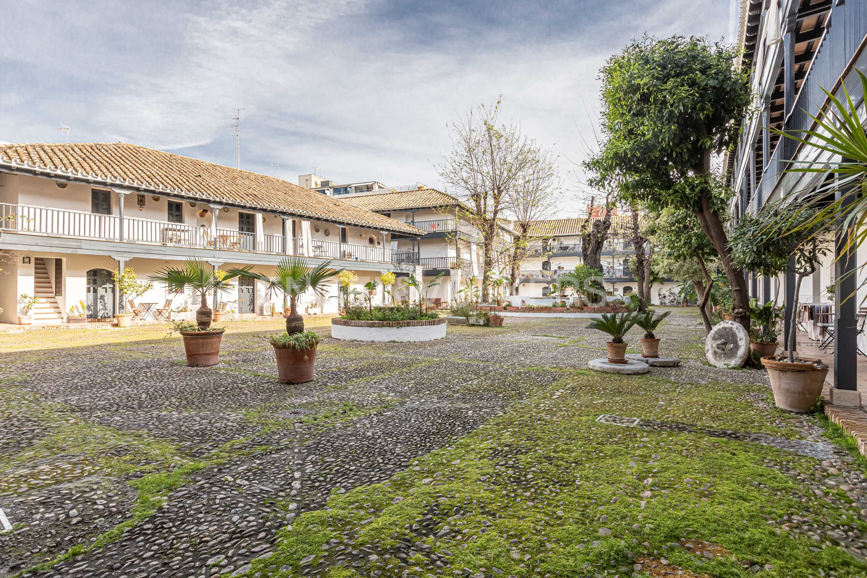 Vista exterior de Apartament en venda en  Sevilla Capital amb Aire condicionat, Calefacció i Jardí privat