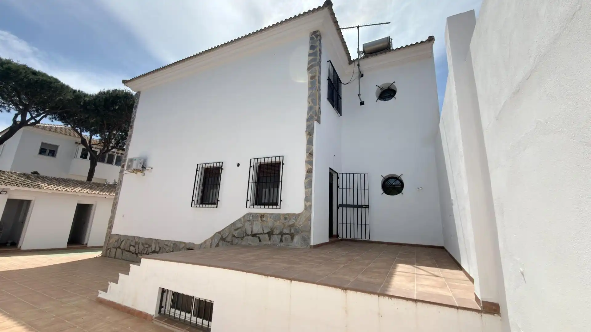 Vista exterior de Casa adosada en venta en Mazagón con Aire acondicionado, Trastero y Piscina