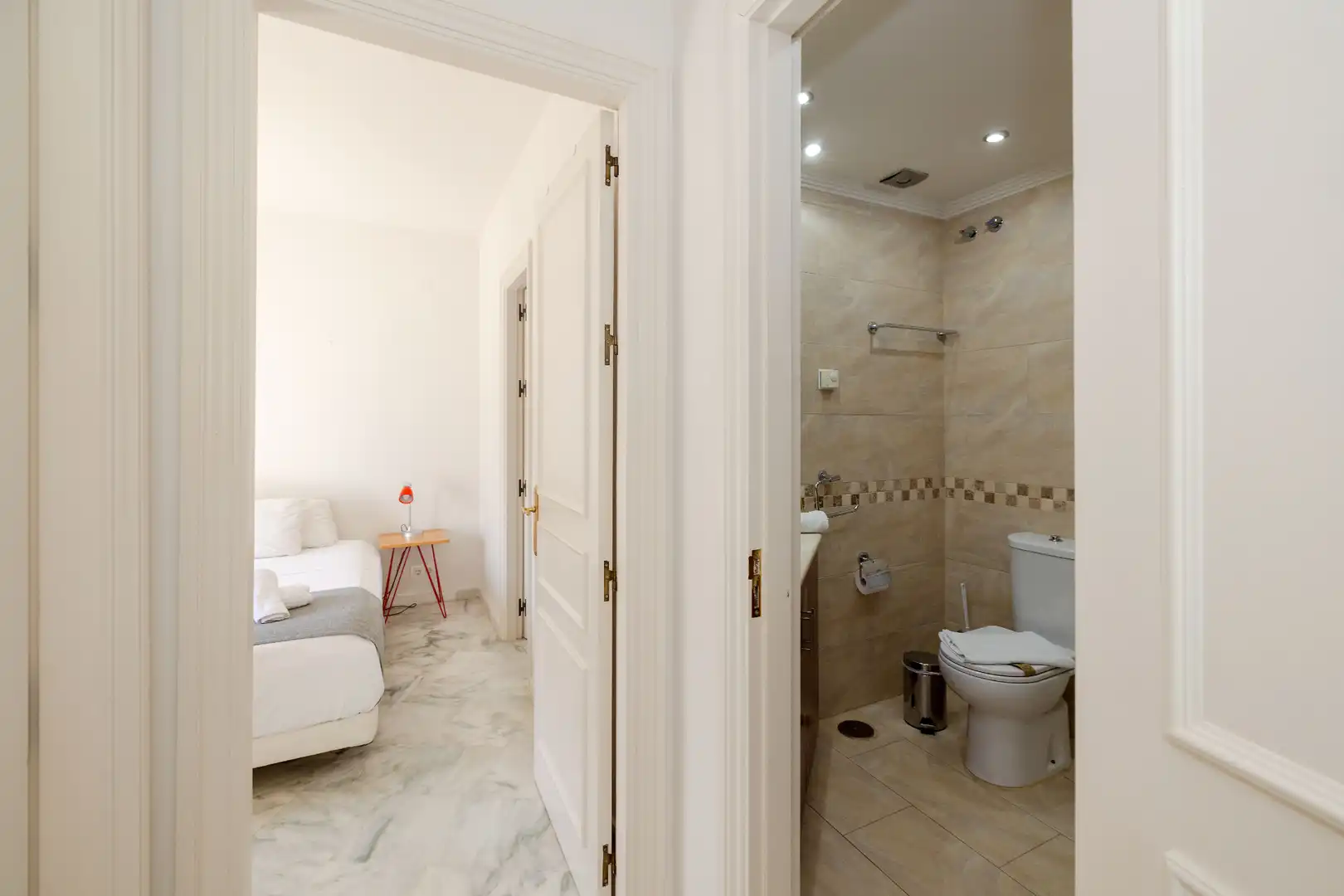 Bathroom of Flat for sale in Marbella  with Air Conditioner, Heating and Terrace