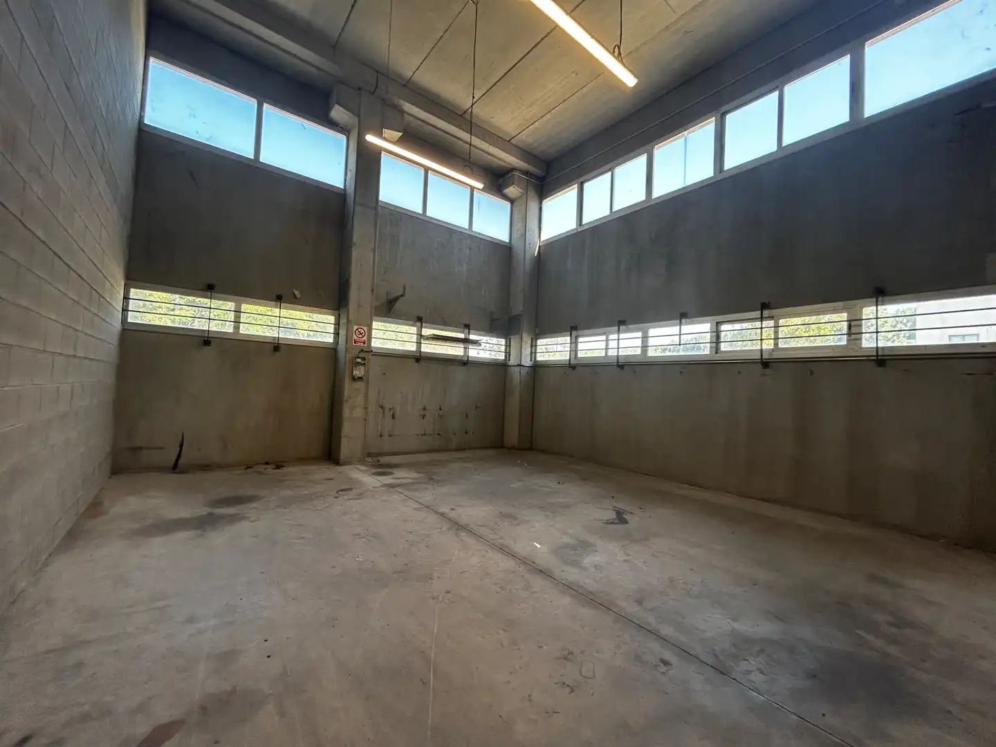 Industrial buildings for rent in Massanes