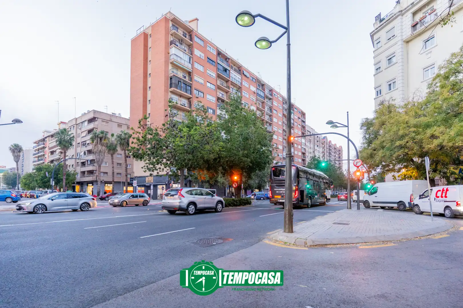 Außenansicht von Wohnung zum Verkauf in Valencia mit Klimaanlage, Parkett und Terrasse