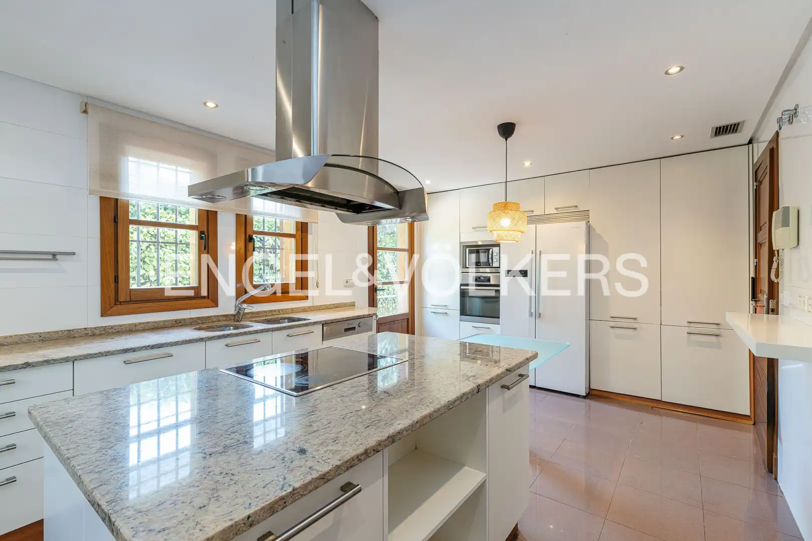 Cocina de Casa o chalet de alquiler en Madrid con Aire acondicionado, Calefacción y Jardín privado