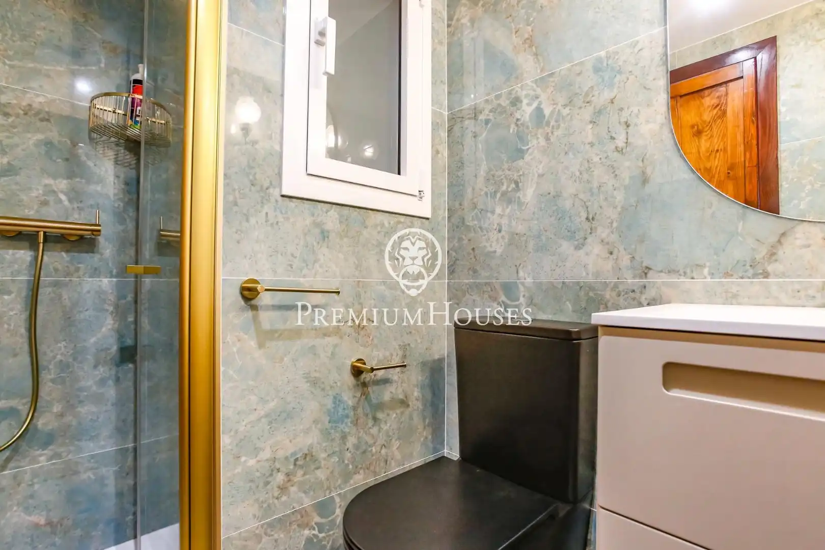 Badezimmer von Erdgeschoss zur Miete in Sitges mit Klimaanlage, Heizung und Terrasse