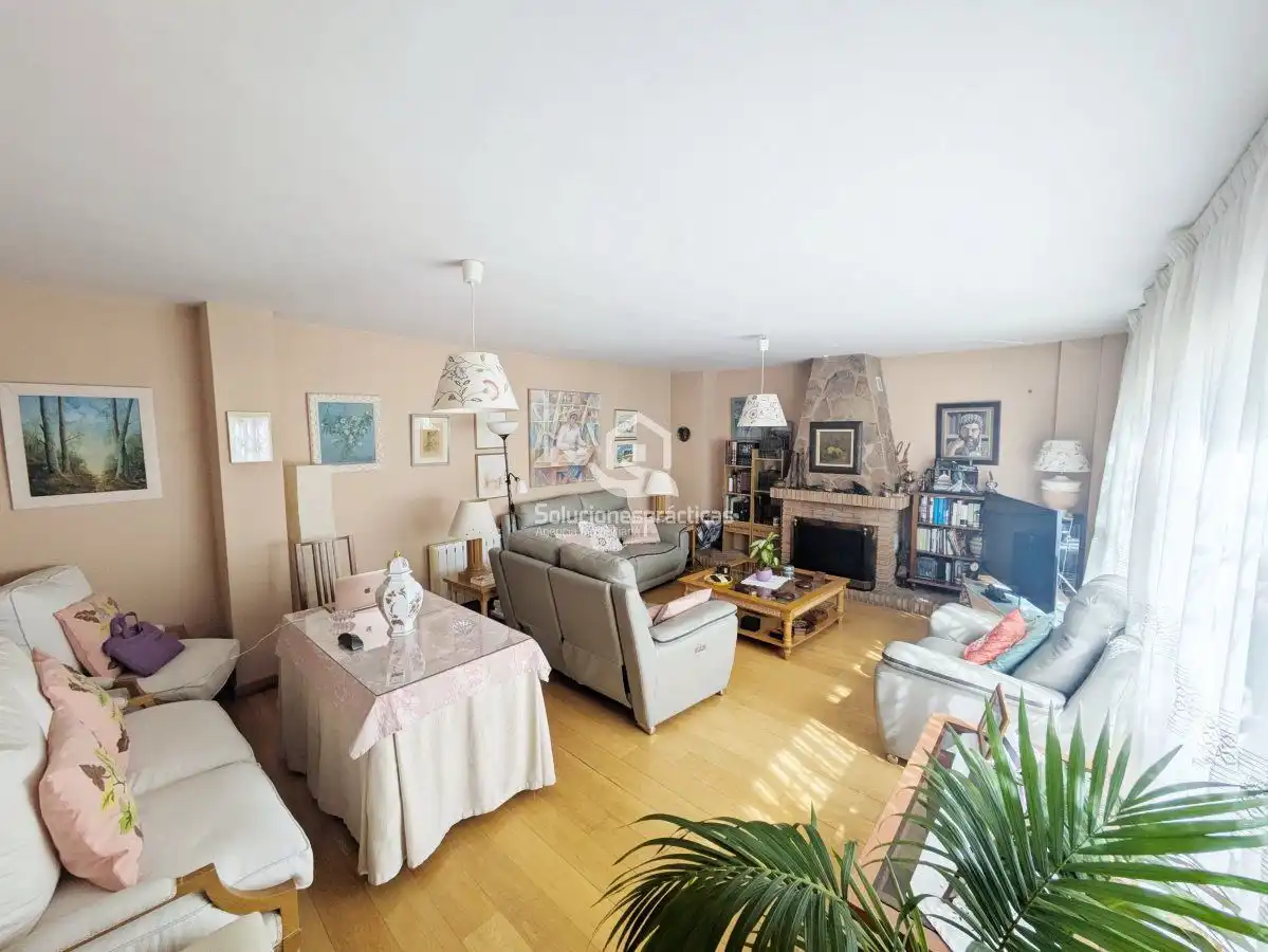 Sala d'estar de Casa o xalet en venda en Jaén amb Aire condicionat, Terrassa i Traster