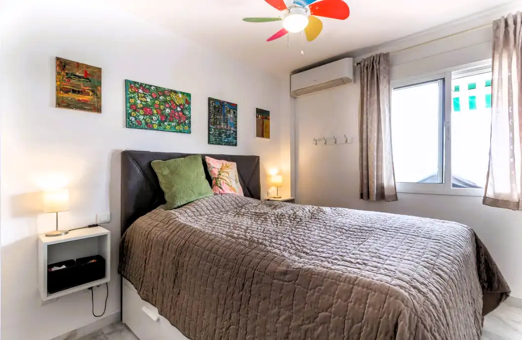 Dormitori de Apartament en venda en Mijas amb Aire condicionat, Terrassa i Moblat