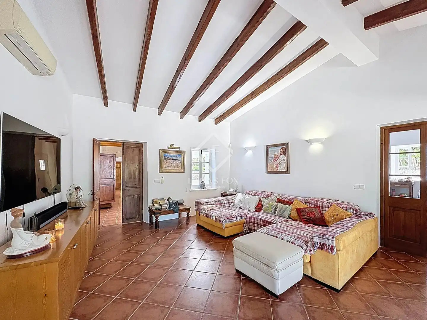 Sala de estar de Finca rústica en venta en Es Castell con Aire acondicionado, Calefacción y Jardín privado