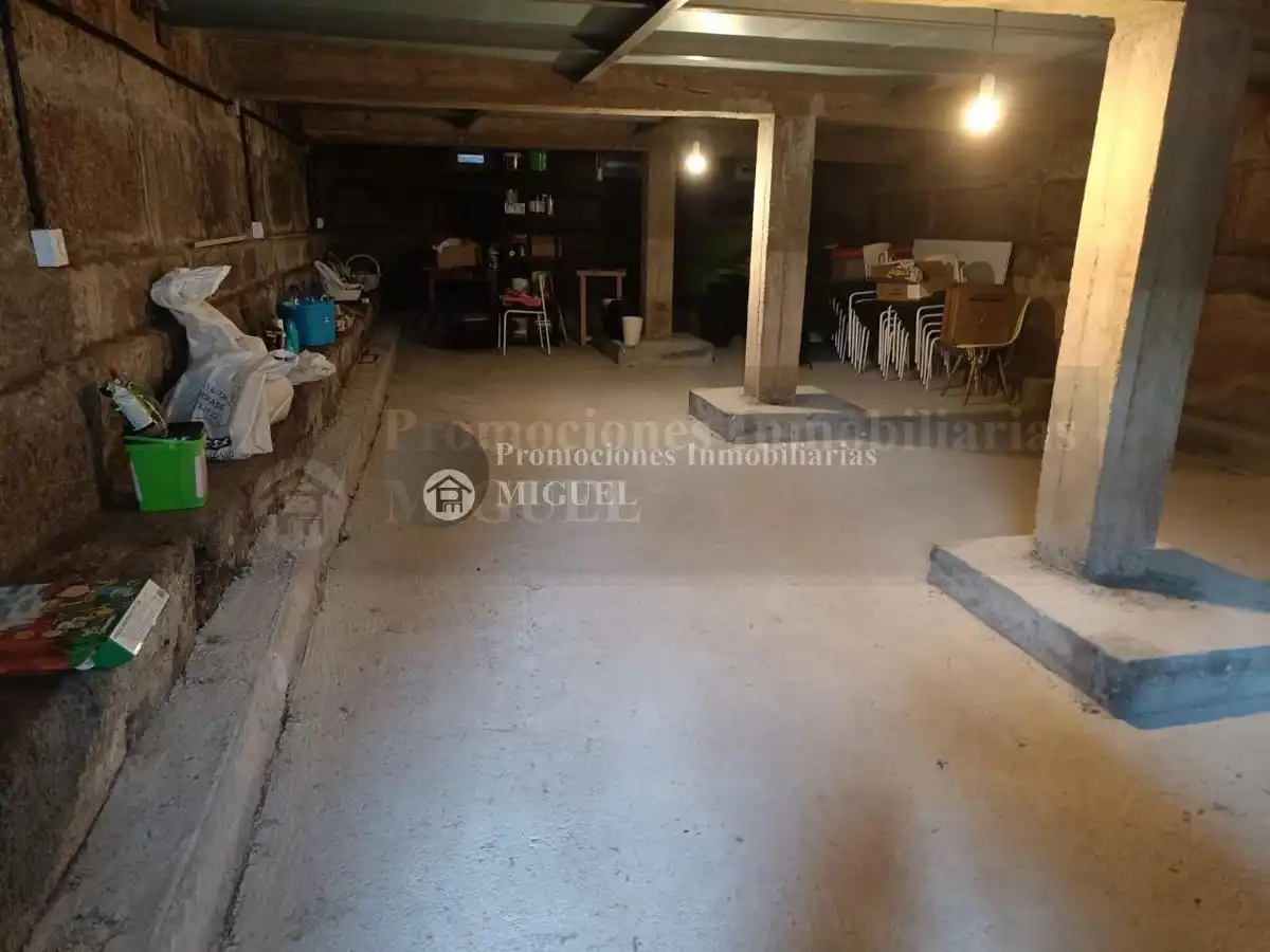 Casa adosada en venta en Verín