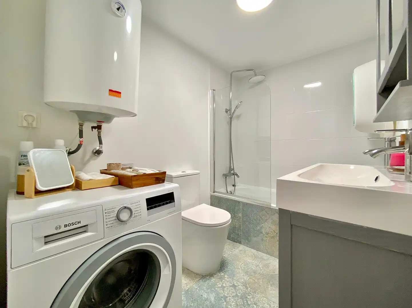 Bathroom of Apartments for sale in Almuñécar  with Terrace, Furnished and Community pool