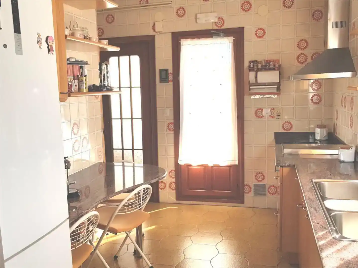 Küche von Wohnung zum Verkauf in Jarafuel mit Klimaanlage und Balkon