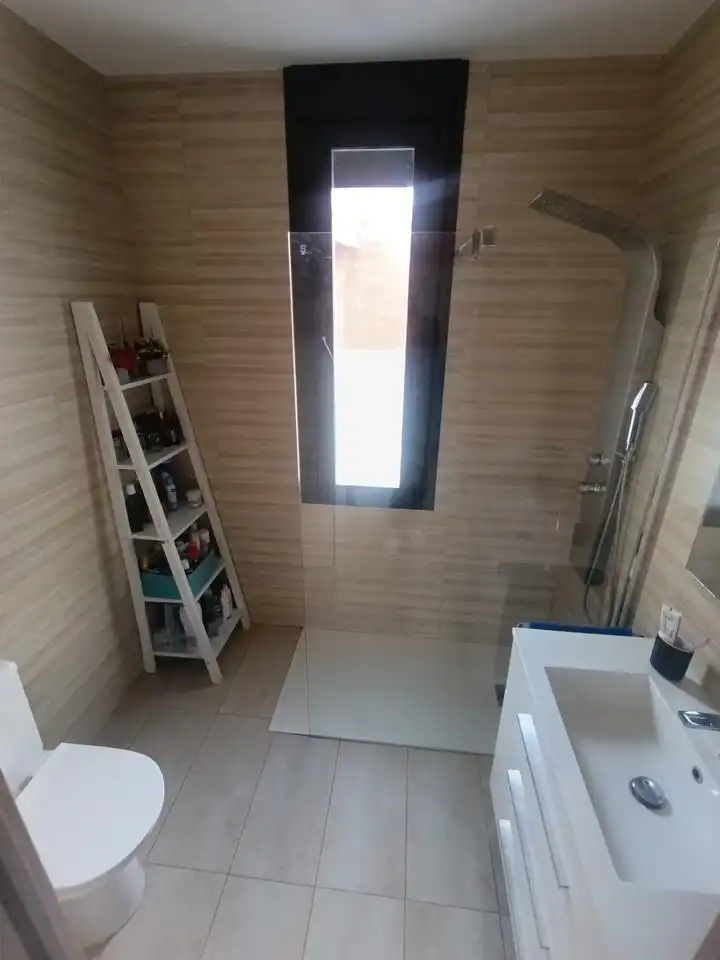 Bany de Casa o xalet en venda en Puerto Real amb Aire condicionat, Jardí privat i Terrassa
