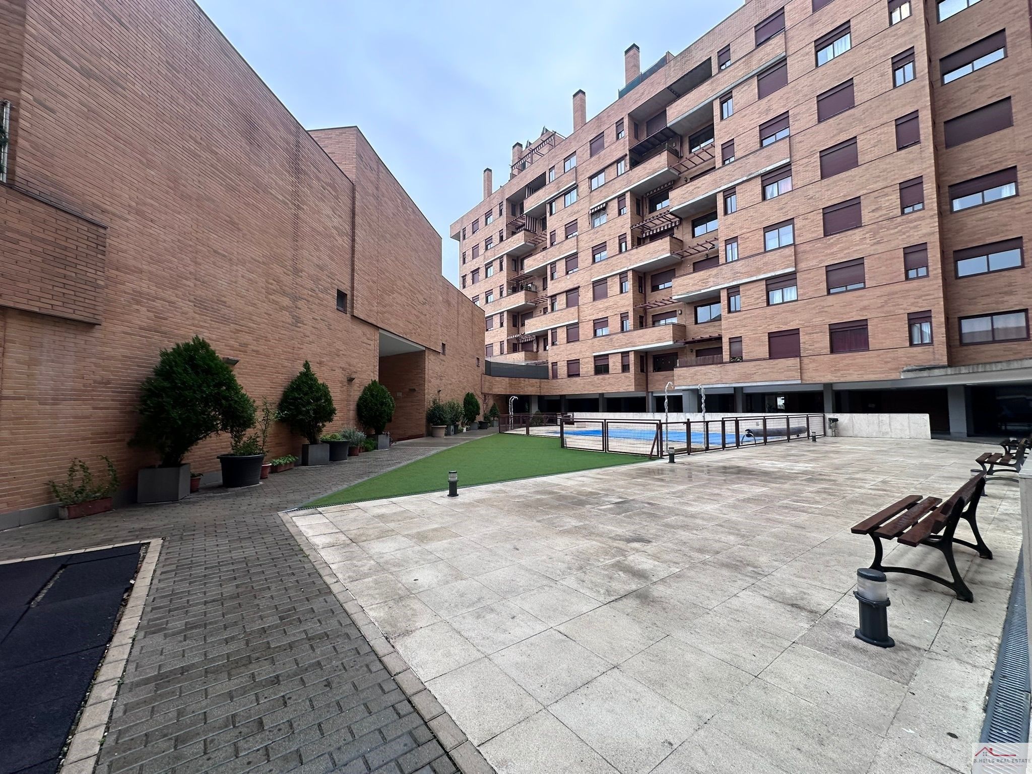 Exterior view of Flat for sale in  Madrid Capital  with Terrace, Storage room and Swimming Pool