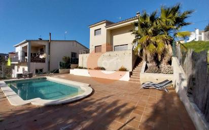 Vista exterior de Casa o xalet en venda en La Bisbal del Penedès amb Aire condicionat, Calefacció i Terrassa