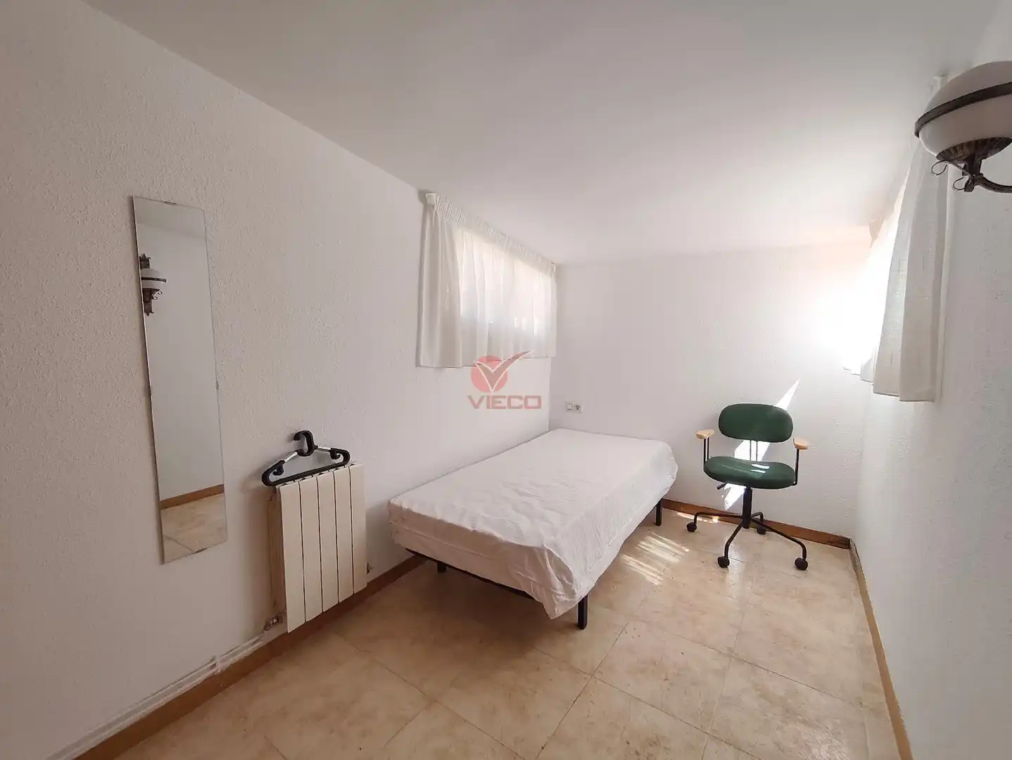 Schlafzimmer von Wohnung zur Miete in Cuenca mit Heizung, Abstellraum und Möbliert