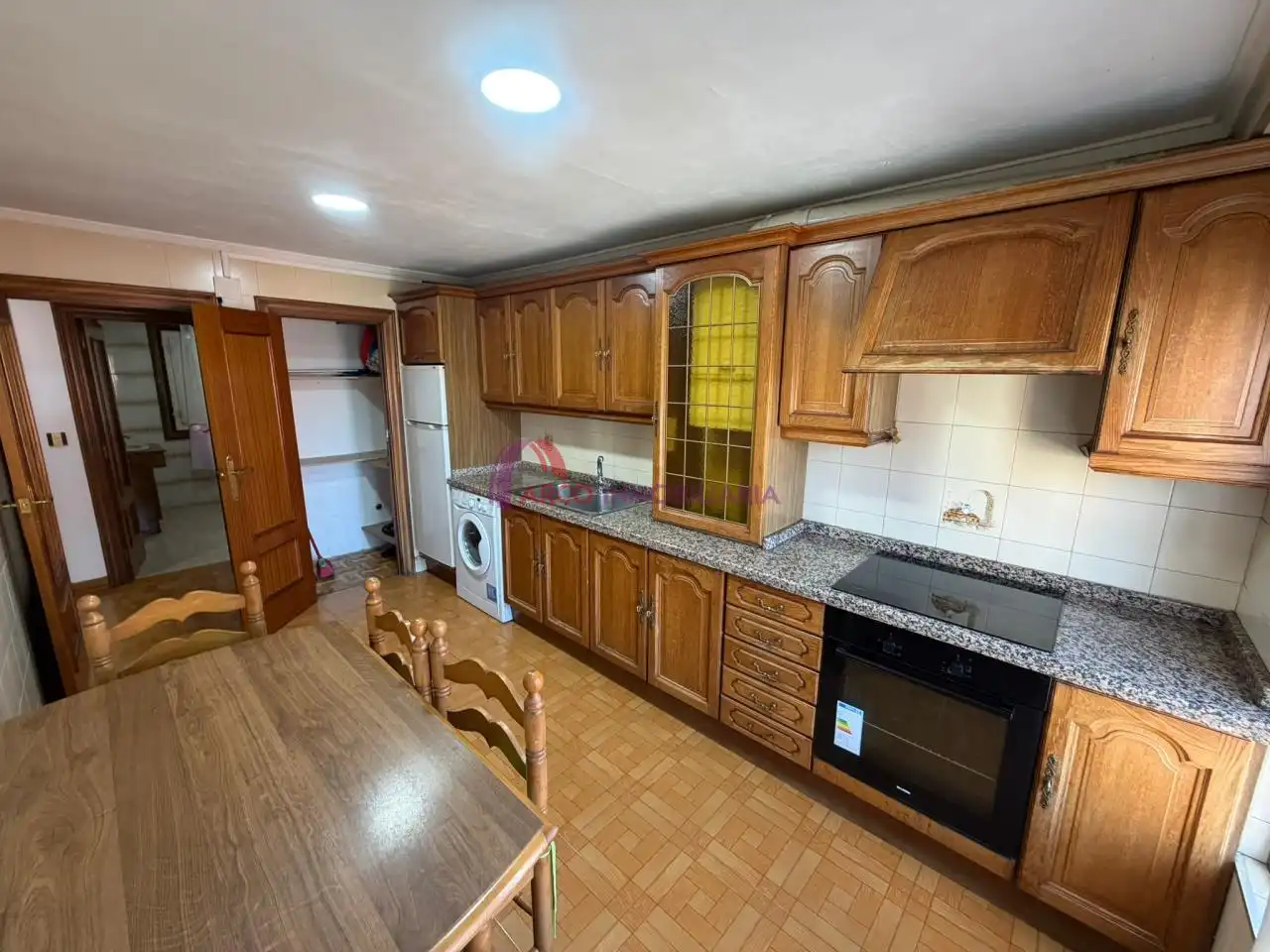 Cocina de Piso en venta en Burgos con Calefacción, Terraza y Amueblado