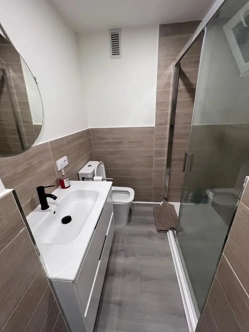 Badezimmer von Wohnungen zur Miete in Estepona mit Klimaanlage, Terrasse und Schwimmbad