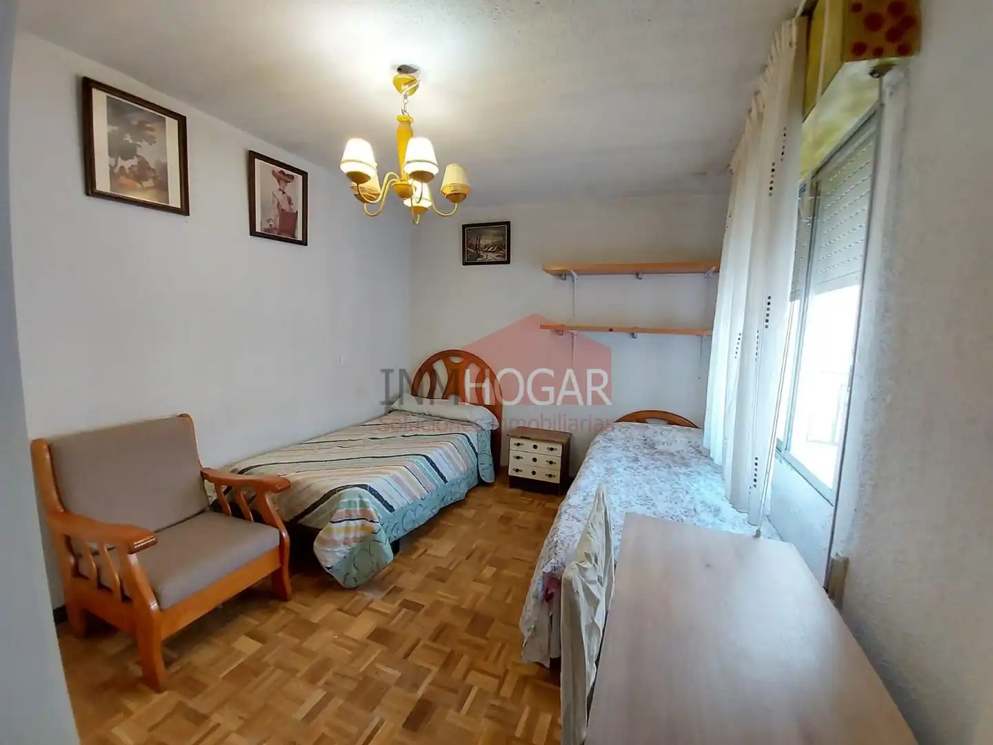Dormitori de Pis de lloguer en Ávila amb Parquet, Terrassa i Moblat