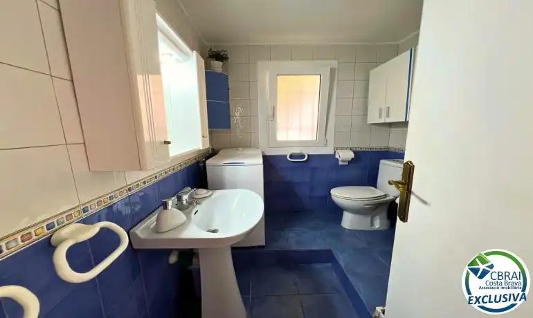 Baño de Planta baja en venta en Roses con Jardín privado, Trastero y Amueblado