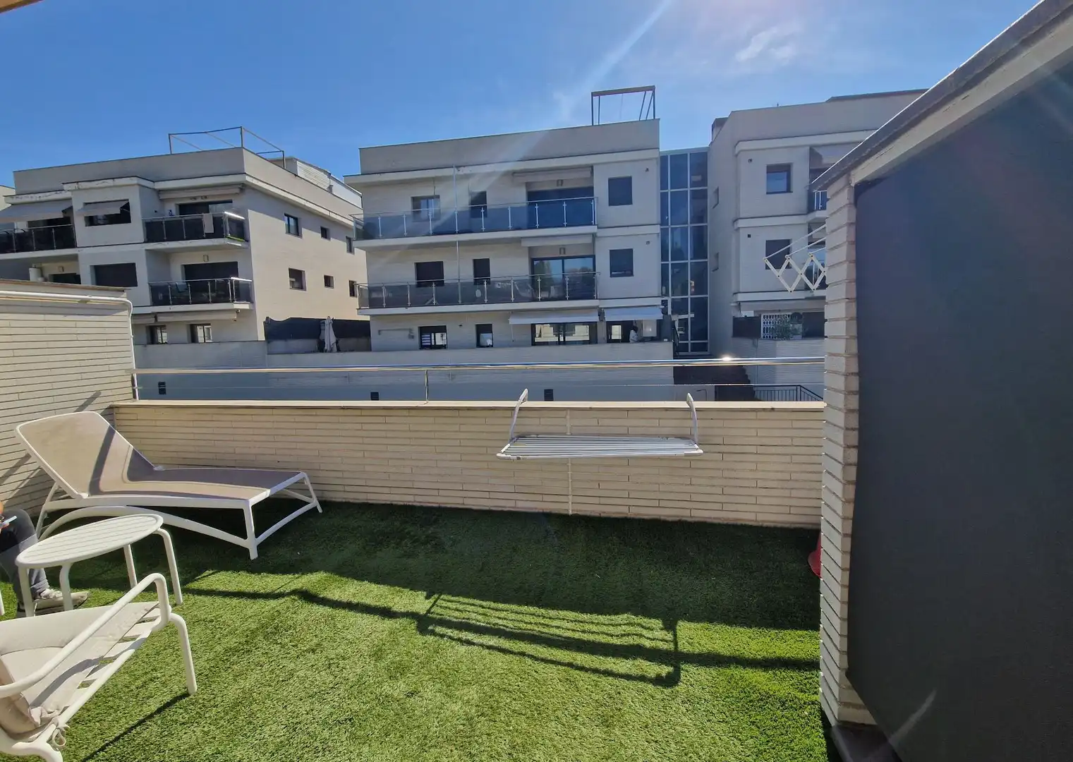Terrasse von Einfamilien-Reihenhaus zum Verkauf in Dosrius mit Klimaanlage, Heizung und Gemeinschaftspool