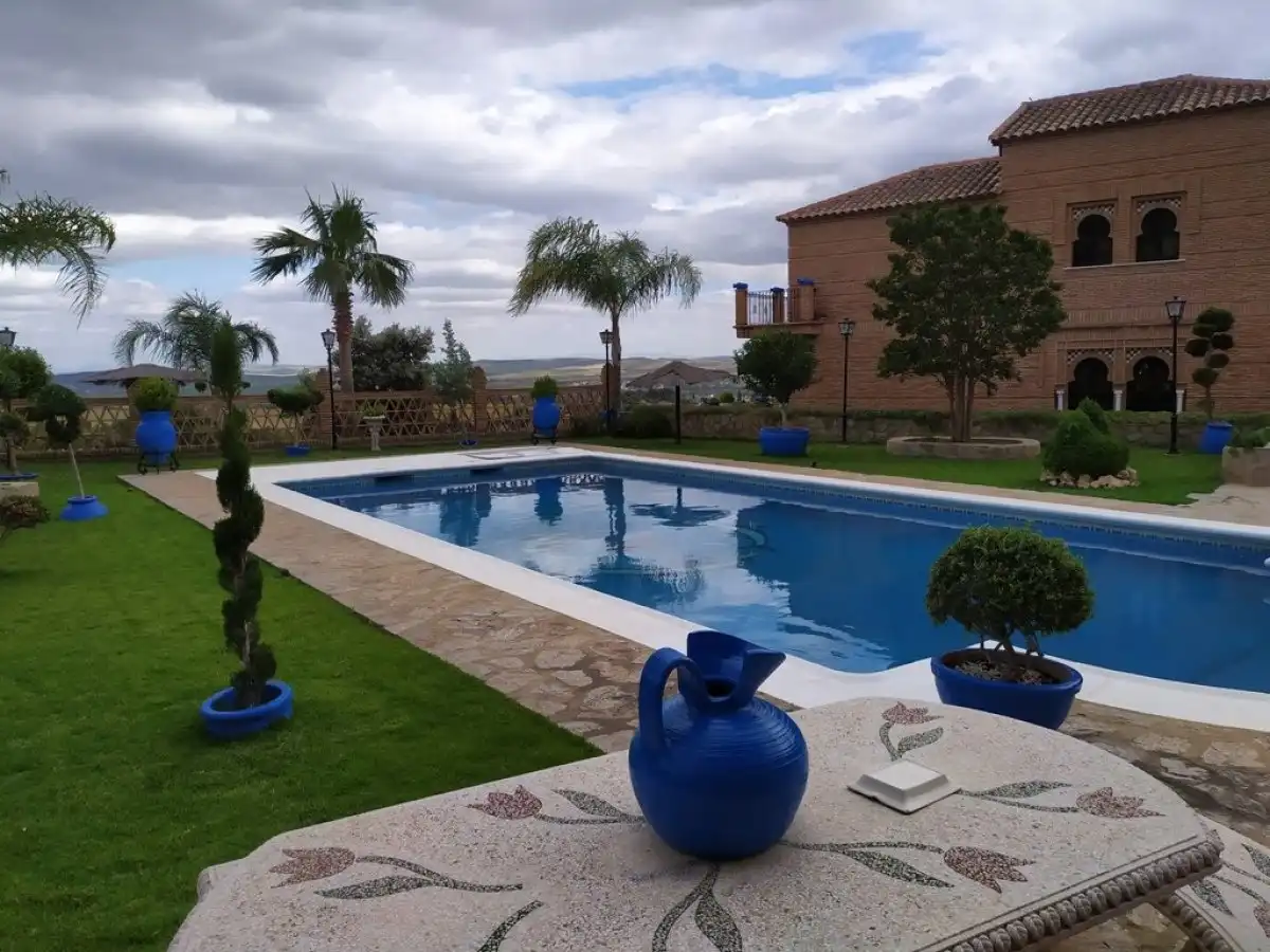 Villa con piscina in vendita a Periurbano Este - Campiña