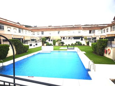 Casa aparellada amb piscina en venda a Jardines de Alhaurín - Huerta Alta - Fuensanguínea