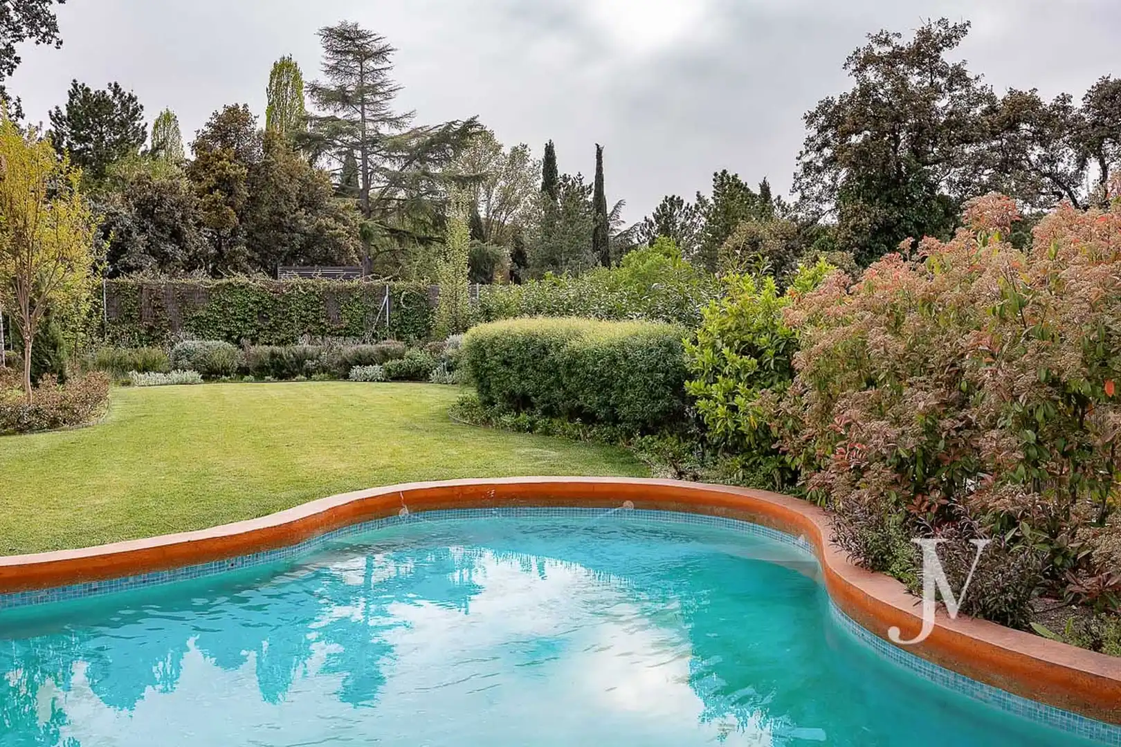 Piscina de Casa o xalet de lloguer en Madrid amb Aire condicionat, Calefacció i Jardí privat