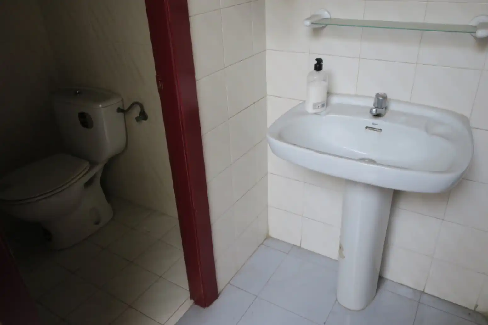 Badezimmer von Fabrikhallen zum Verkauf in Oviedo 
