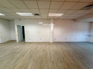 Locale commerciale in affitto a Nou