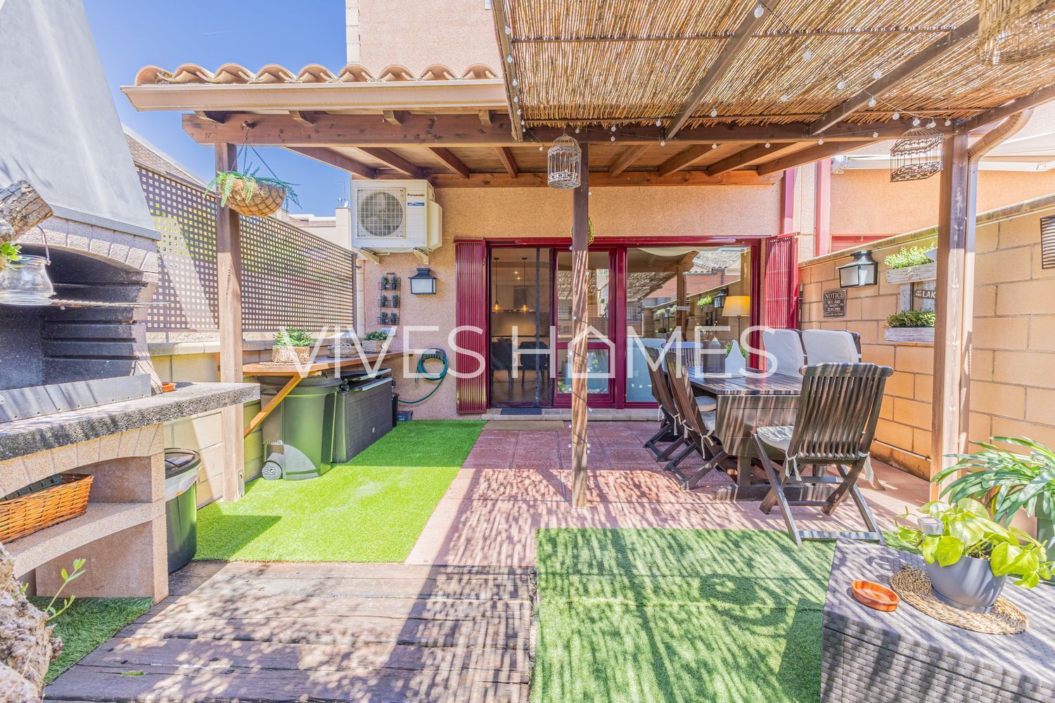 Exterior view of House or chalet for sale in Sant Vicenç de Montalt  with Air Conditioner, Heating and Private garden