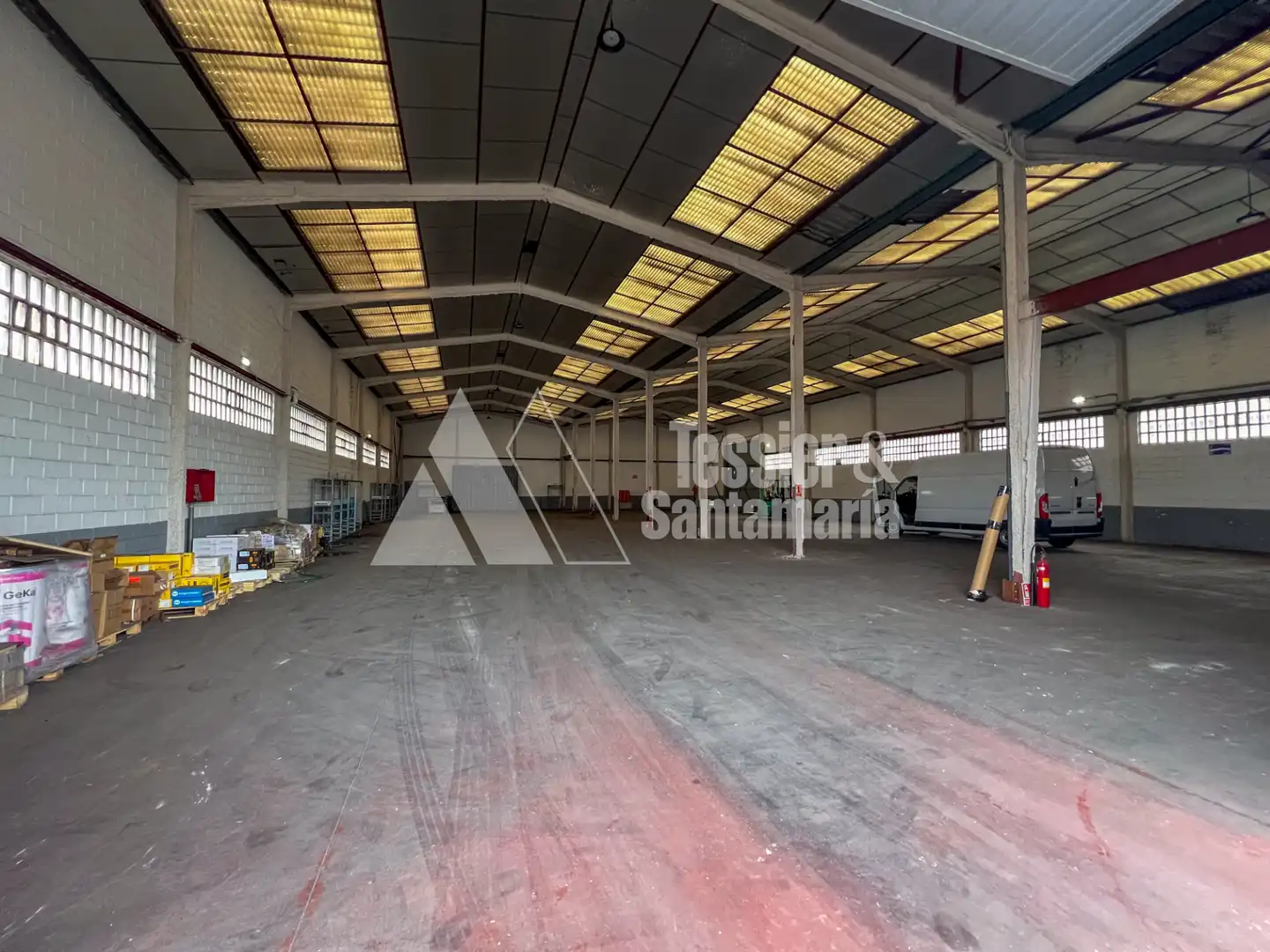 Fabrikhallen zur Miete in Gijón 
