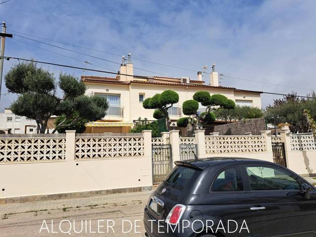 Casa-chalet en Alquiler en Calle LLAGUT, 1 en Prat de Vilanova